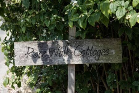 Two Rose Walk Cottage Cotswolds Moreton-in-Marsh Exterior foto